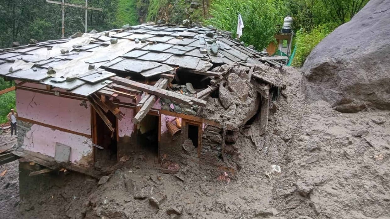 Cloud burst in Rauli drain of Kullu, seven families became homeless