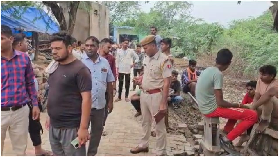 Murder of person sleeping outside the house in Bharatpur neck cut with sharp weapon