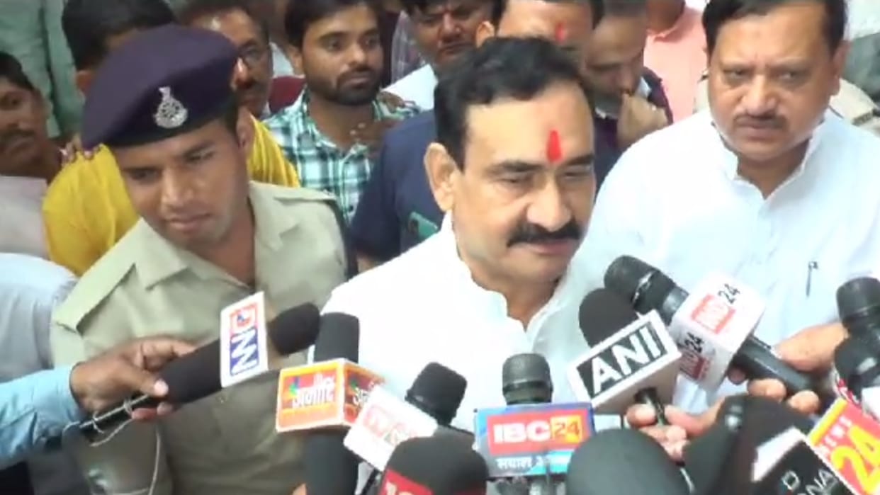 MP Patwari Exam 2023 Home Minister Narottam Mishra Meets With Selected Students