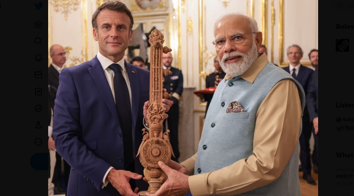 PM Modi and President Macron gave special gifts to each other in France