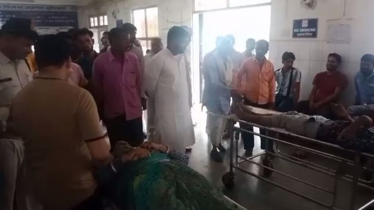 Shivpuri News Electric current landed in mesh boundary of factory two people including a woman died