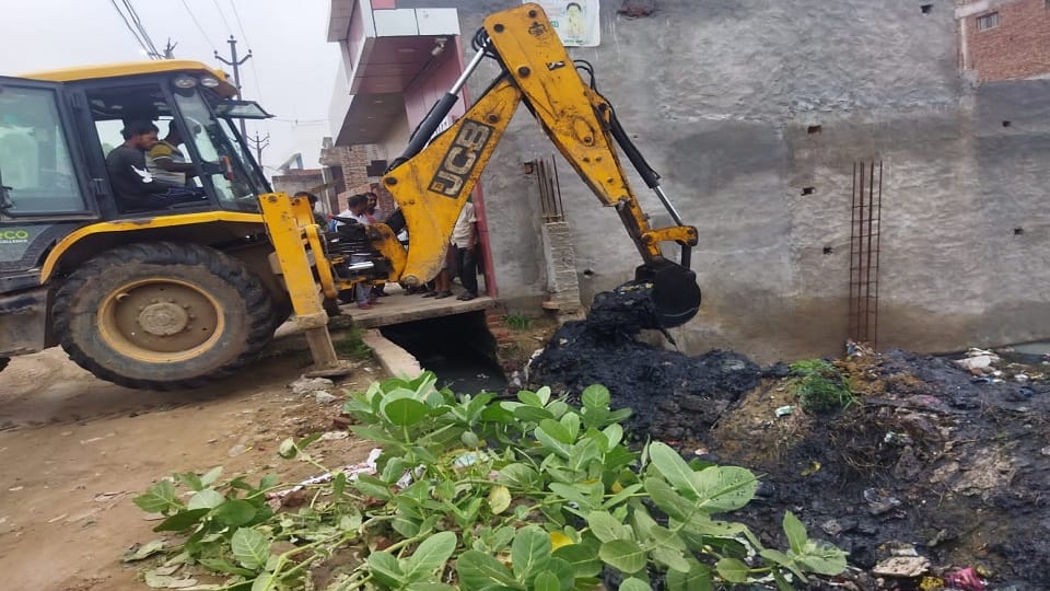 municipality team reached Tarfra to clean the drain