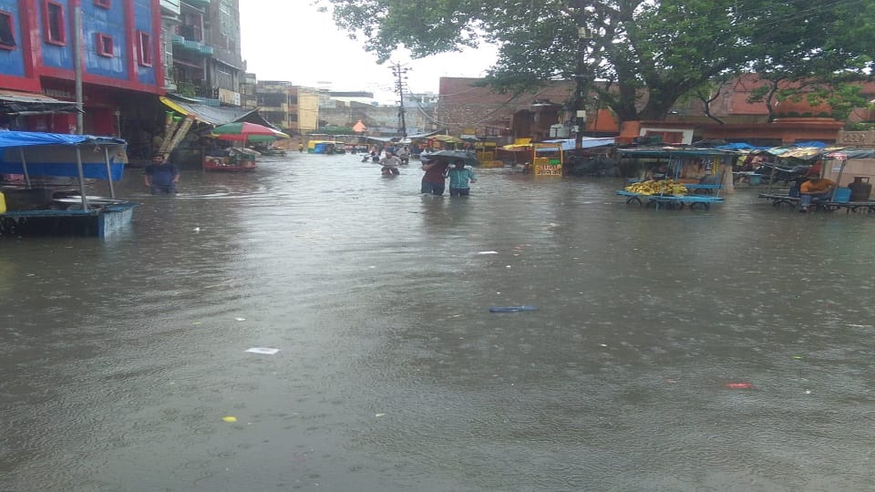 Ganga Flood waters reached fields of 20 villages of Khadar and shops