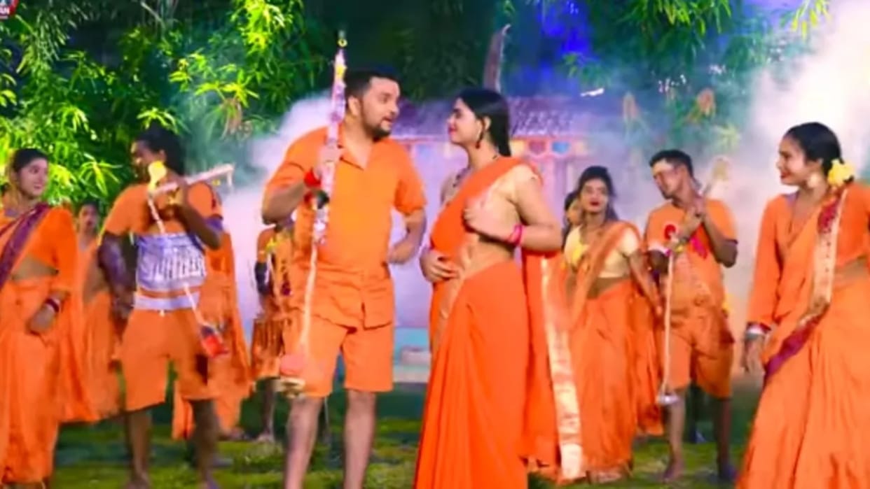singer gunjan singh and shipi raj new sawan song devghar se harihar chudiya lele aiha gets million views read