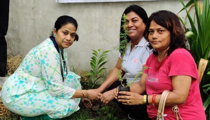 Varanasi: Innerwheel Club of Varanasi Central planted trees, also told the way to avoid natural calamities