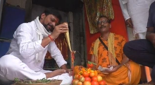 wanted to do Rudrabhishek by making Shivling of tomato by Apna Dal leader harish mishra