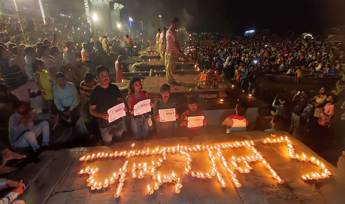 Chandrayaan 3 1001 lamps lit in Varanasi for success special prayer in Ganga Aarti