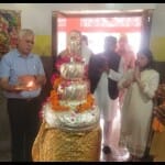 मंदिर में पूजा करते मुख्य सचिव दुर्गाशंकर मिश्र