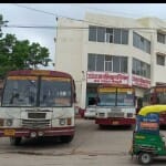Mainpuri: रेल रद्द होने से बसों में बढ़ गए यात्री