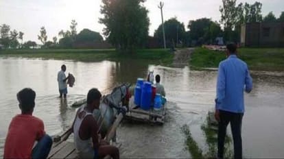 flood alert in shahjahanpur after more than two lakh cusecs of water released in Ganga