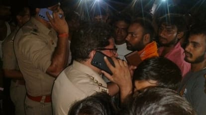 Meerut: कांवड़ यात्रा के दौरान बड़ा हादसा, हाईटेंशन लाइन से टकराई कांवड़, चार कांवड़ियों की मौत, कई झुलसे Meerut: accident during Kanwar Yatra, many Kanwarias got scorched due to electrocution