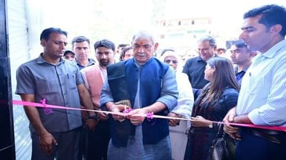 जम्मू-कश्मीर: बारामुला में तीन दशक बाद खुला सिनेमा हॉल, एलजी बोले- हर जिले के निवासियों को मिलेगी सुविधा Jammu Kashmir: Cinema hall opened in Baramulla, LG said – residents of every district will get facility