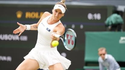 Wimbledon 2023 Final: गैर वरीय मार्केटा वोंड्रोसोवा ने पहली बार विंबलडन जीता, फाइनल में ओंस जेब्यूर को हराया Wimbledon Women Singles Final Marketa Vondrousova vs Ons Jabeur Wimbledon Score Updates in Hindi
