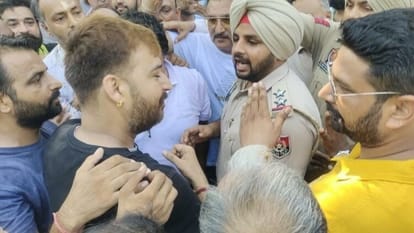 Protest after police put a businessman in lockup in Muktsar