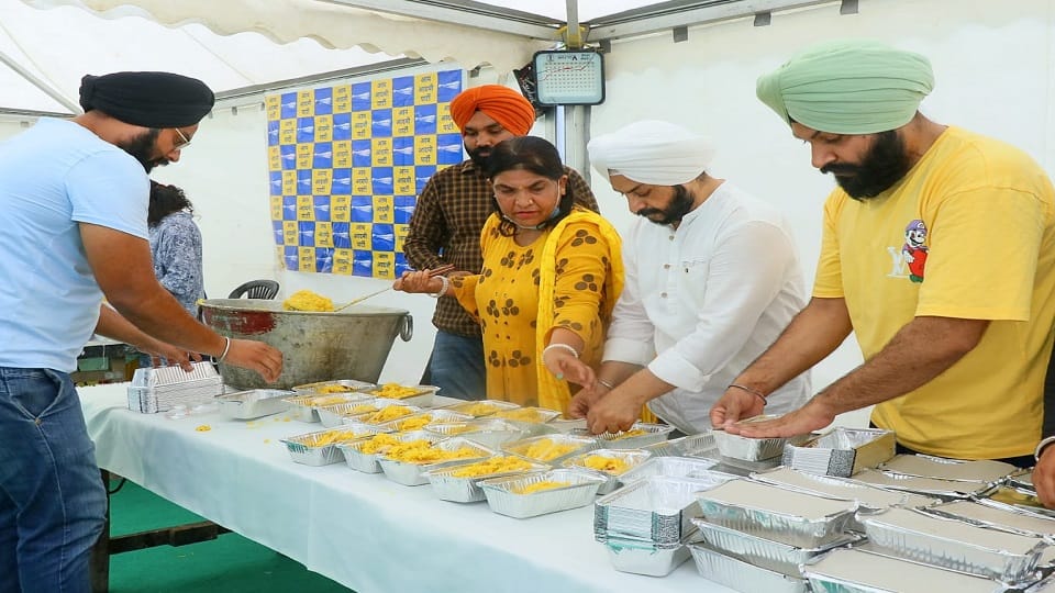 flood relief kitchen started from Aam Aadmi Party headquarters in Delhi Food News