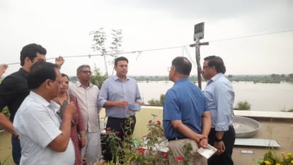 Yamuna flood in Agra have reached wall of Etmaddaula and Taj Mahal monuments