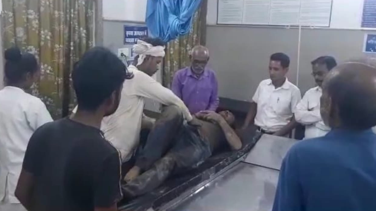 Damoh News: Worker engaged in construction work injured due to wall collapse