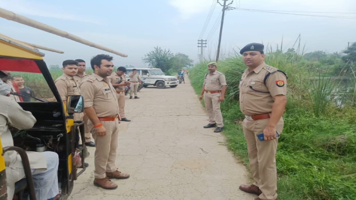 Baghpat News: Dead body of person has found in drain in Malakpur village of Baraut