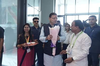 चिंतन बैठक में पहुंचे सीएम