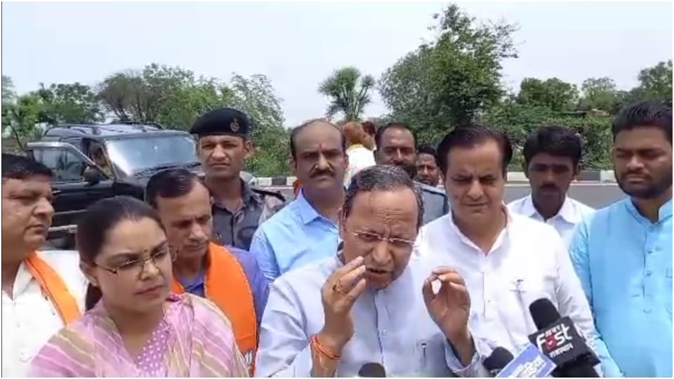 Dalit girl rape murder case BJP National General Secretary Arun Singh left for Karauli says CM Gehlot resign
