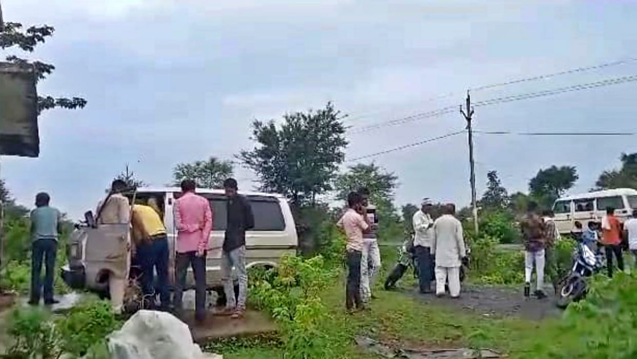 Damoh News Mother jumped into well with one year old son death of both