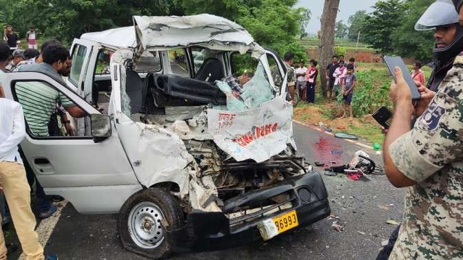 Muktanjali vehicle carrying dead body collided with truck 3 killed