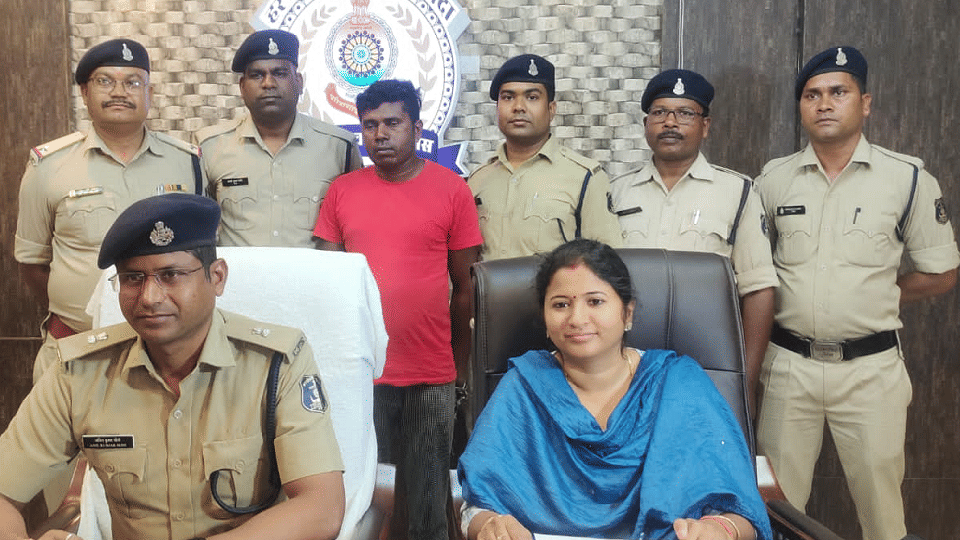 2340 intoxicant syrup recovered and one accused arrested for selling it In Janjgir Champa