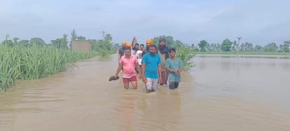 Flood In Hastinapur : many villages submerged, villagers are facing food-sleep crisis