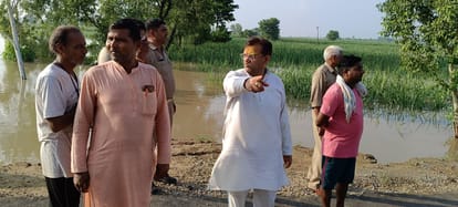 Flood In Hastinapur : many villages submerged, villagers are facing food-sleep crisis