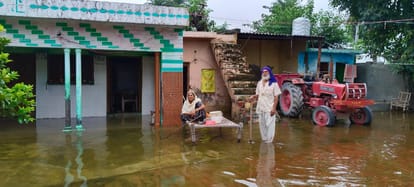 Flood In Hastinapur : many villages submerged, villagers are facing food-sleep crisis