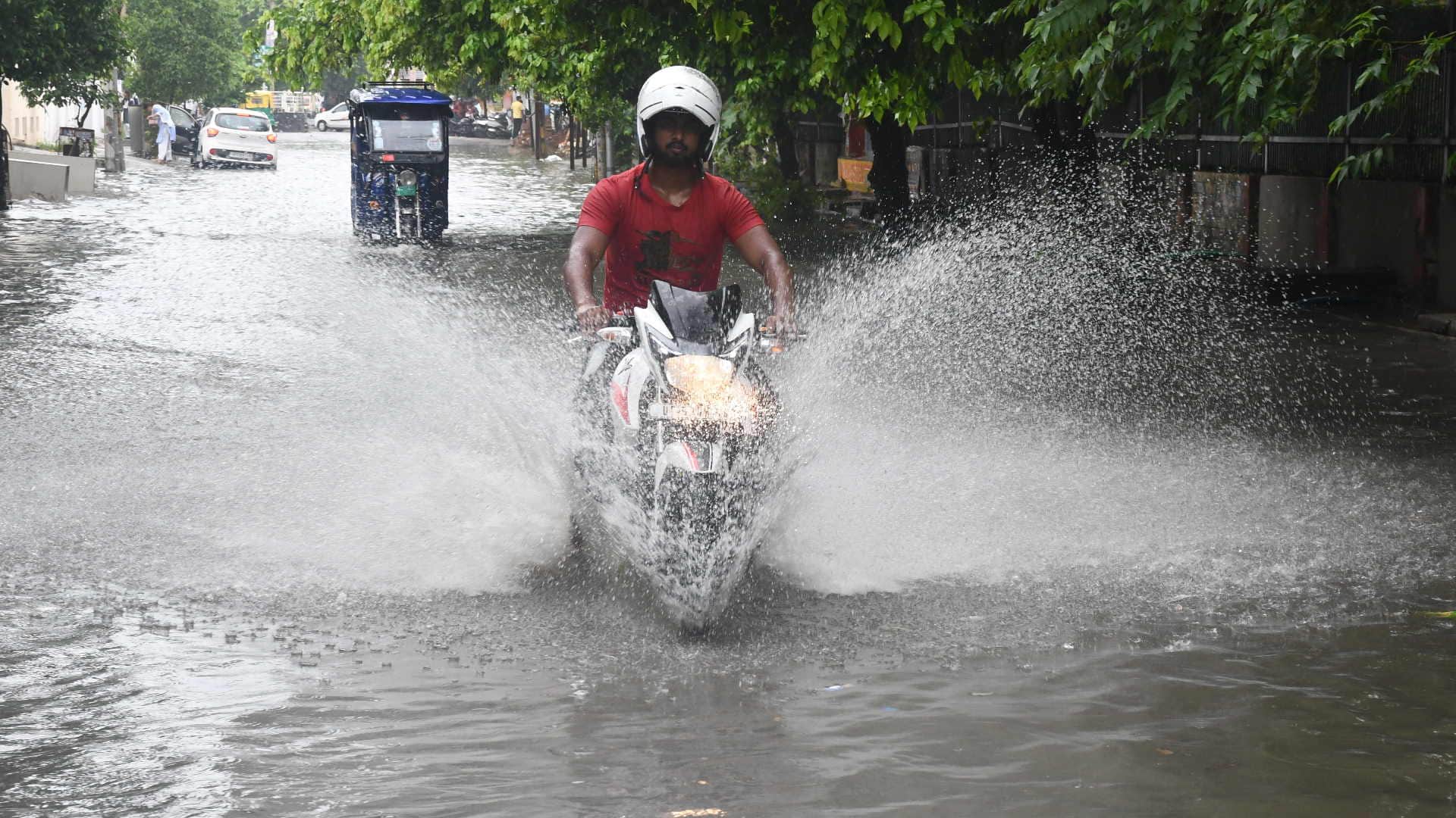 Waterlogging in city due to one hour of rain many schools had to be closed