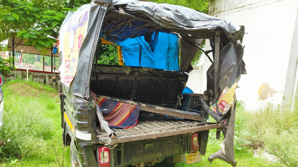 Road accident in Banda: Truck collided with tempo, one Died, six injured