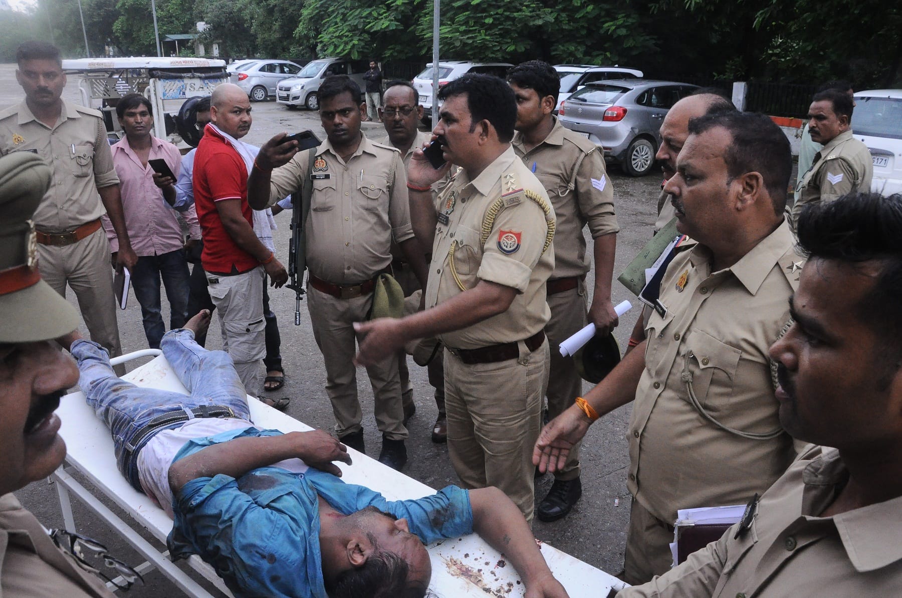 The couple was stabbed with a knife, the wife of the accused said the woman used to blackmail, read the case