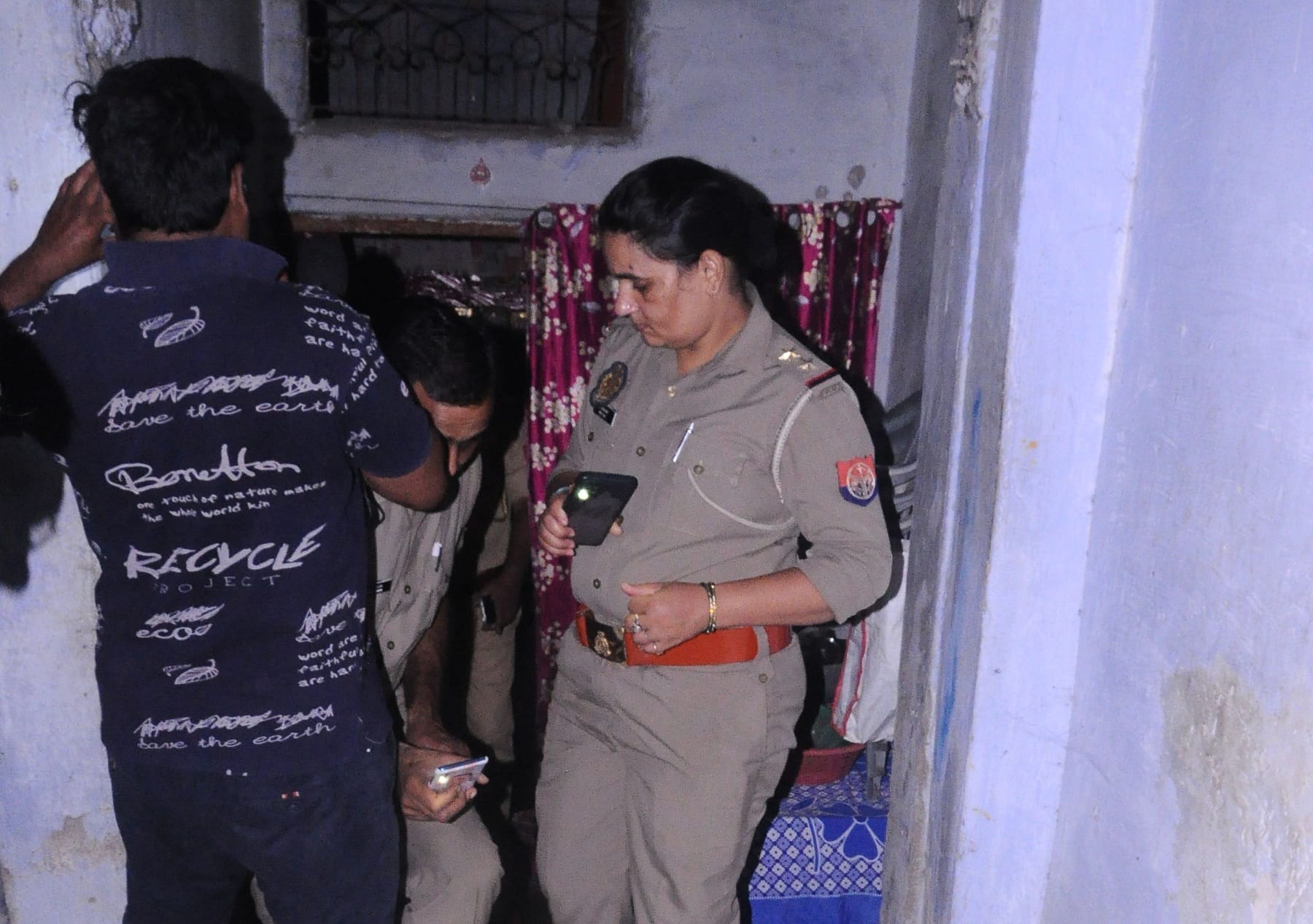 The couple was stabbed with a knife, the wife of the accused said the woman used to blackmail, read the case