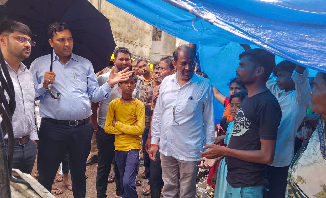 Cylinder exploded in Kanshiram Colony, two innocent and grandmother died, seven were scorched in the accident