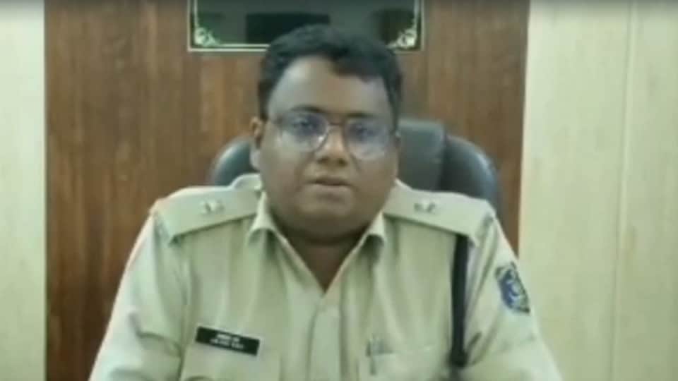 Teacher misbehaved with girl students in Mahasamund