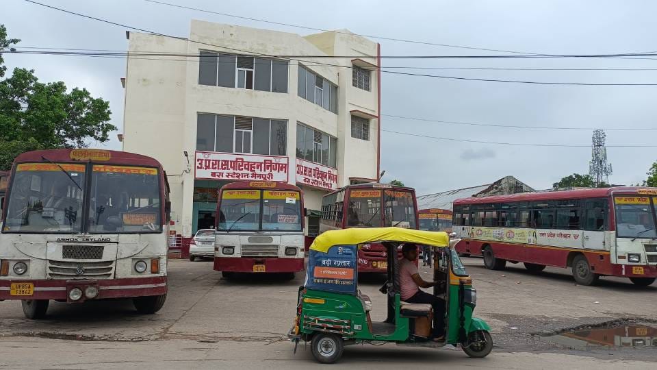 Train from Mainpuri to Delhi cancelled for two days due to which passengers in buses increased