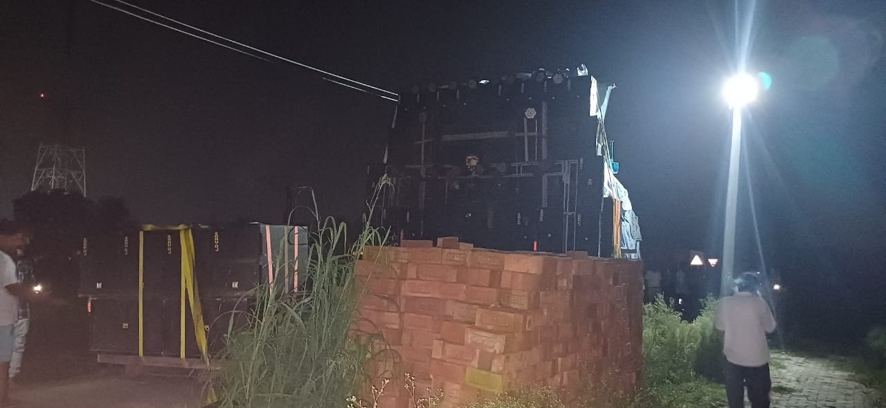 Accident in Meerut: Dak Kanwar hits high tension line, four Shiv devotees died, 16 people were totel