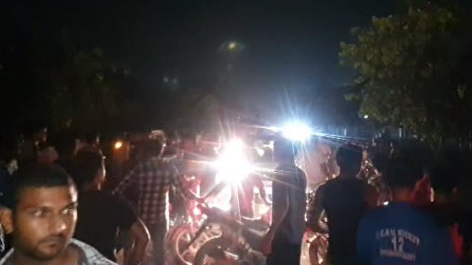 Accident in Meerut: Dak Kanwar hits high tension line, four Shiv devotees died, 16 people were totel