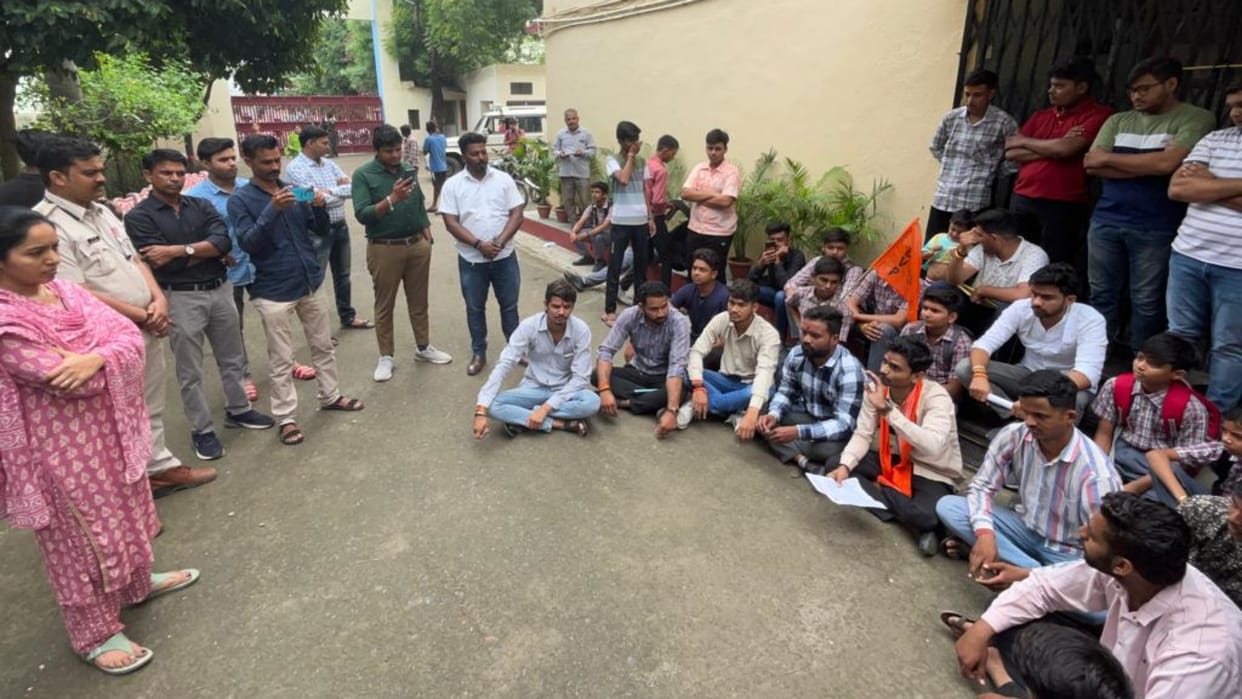 MP News Admission of children in missionary school of Sehore only after erasing Tilak anger among parents