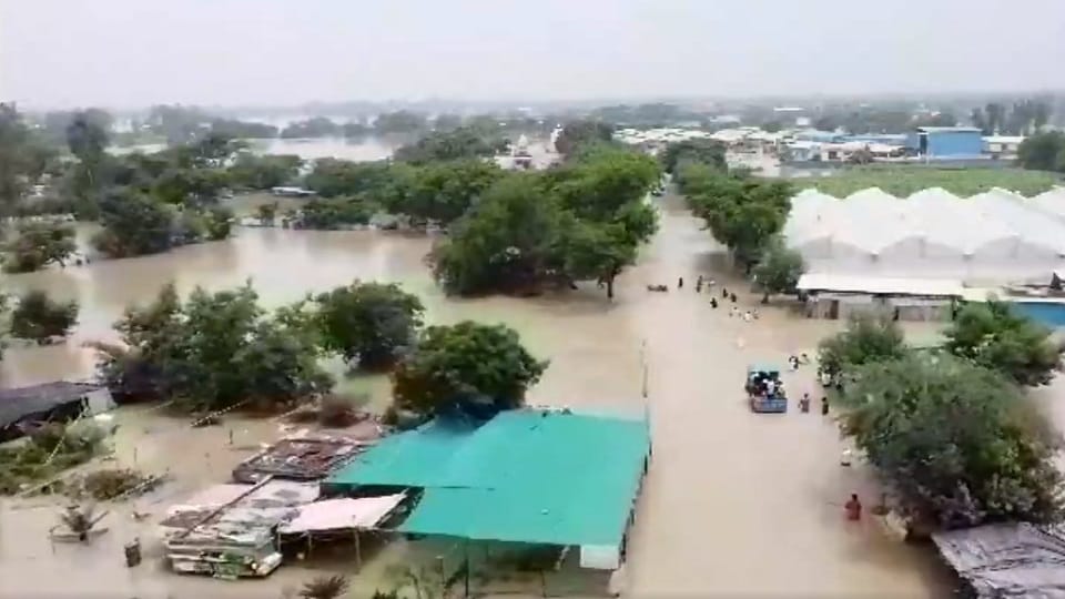 Noida Flood administration is not helping flood victims in Noida Sector 135