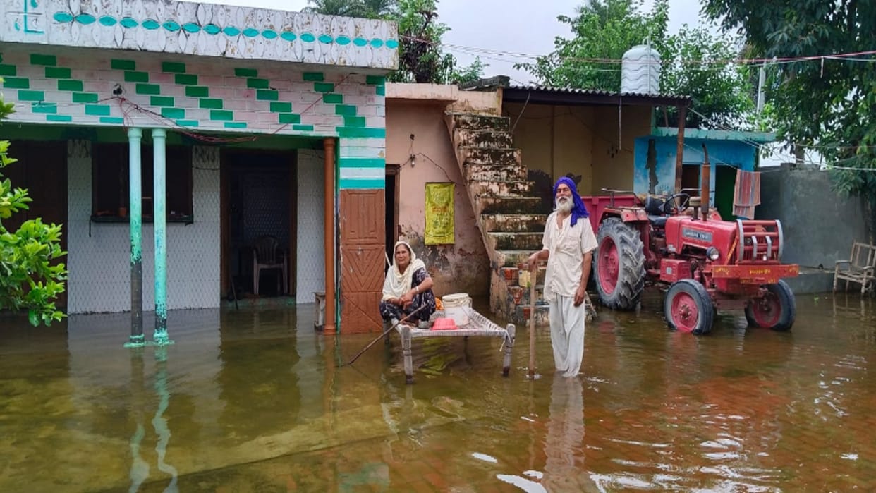 Flood in Hastinapur: danger in villages, officials are inspecting and taking information