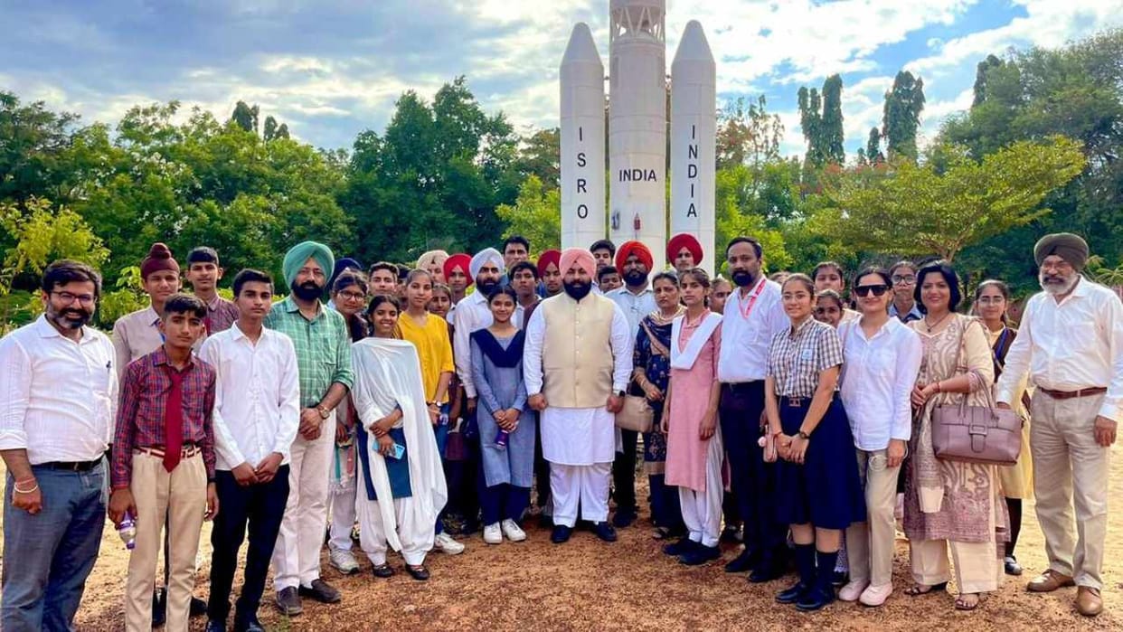 Punjabs Schools of Eminence Students Witness Launch Of Chandrayaan 3 at Sriharikota