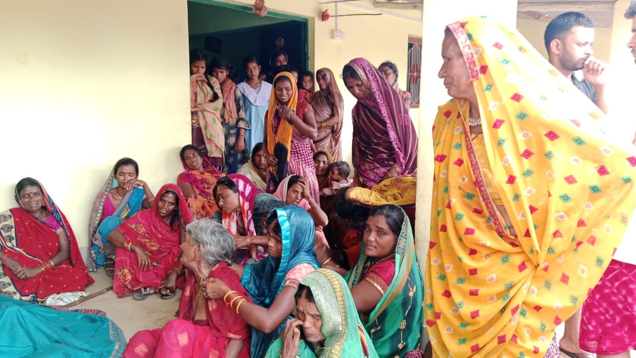 Innocent fell into deep well and mother jumped to save both died due to drowning in Sonbhadra