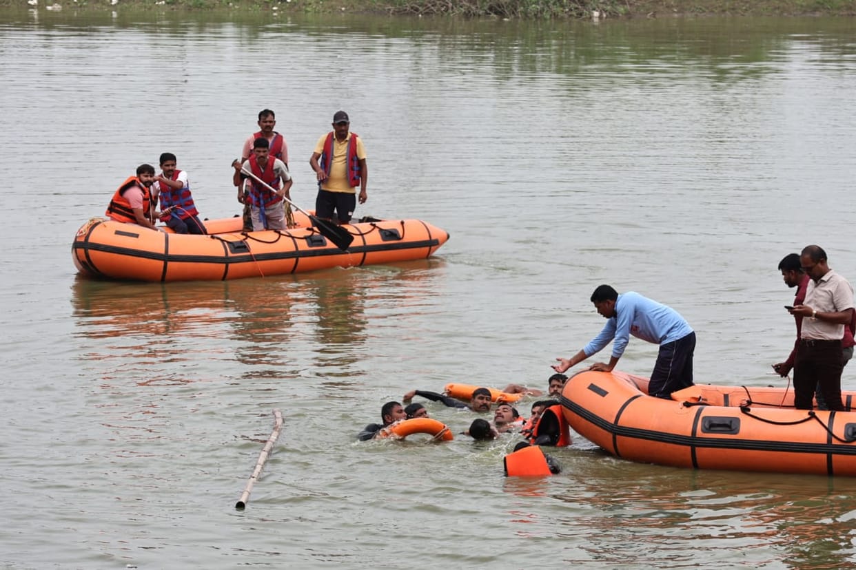 Two children who went to bathe in the pond of Indore drowned, one did not know how to swim.