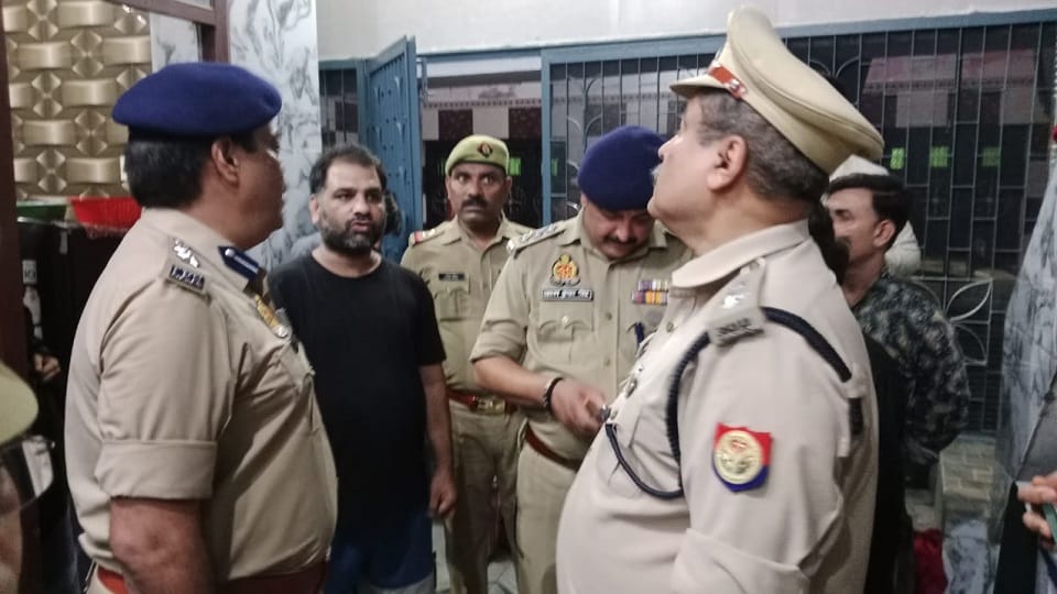 Rampur: Youth killed the girl and shot himself