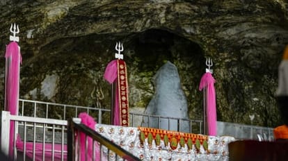 Amarnath Yatra: छड़ी मुबारक की पूजा संग अमरनाथ यात्रा का समापन, 4.42 लाख भक्तों ने किए बाबा बर्फानी के दर्शन amarnath yatra 2023 concludes with pujan of chhari mubarak at holy cave
