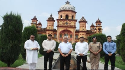 Chief Secretary visited Rampur along with MLA Akash Saxena