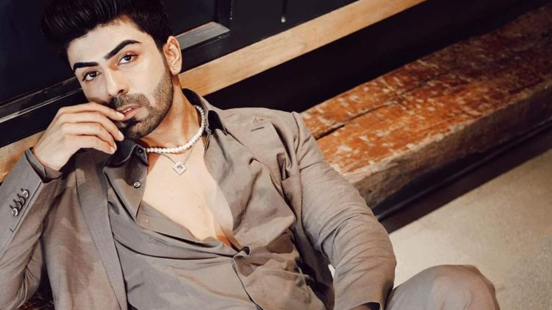 Akash Choudhary Splitsvilla 10 Fame actor Meets With Accident In Navi Mumbai see photos of Damaged Car