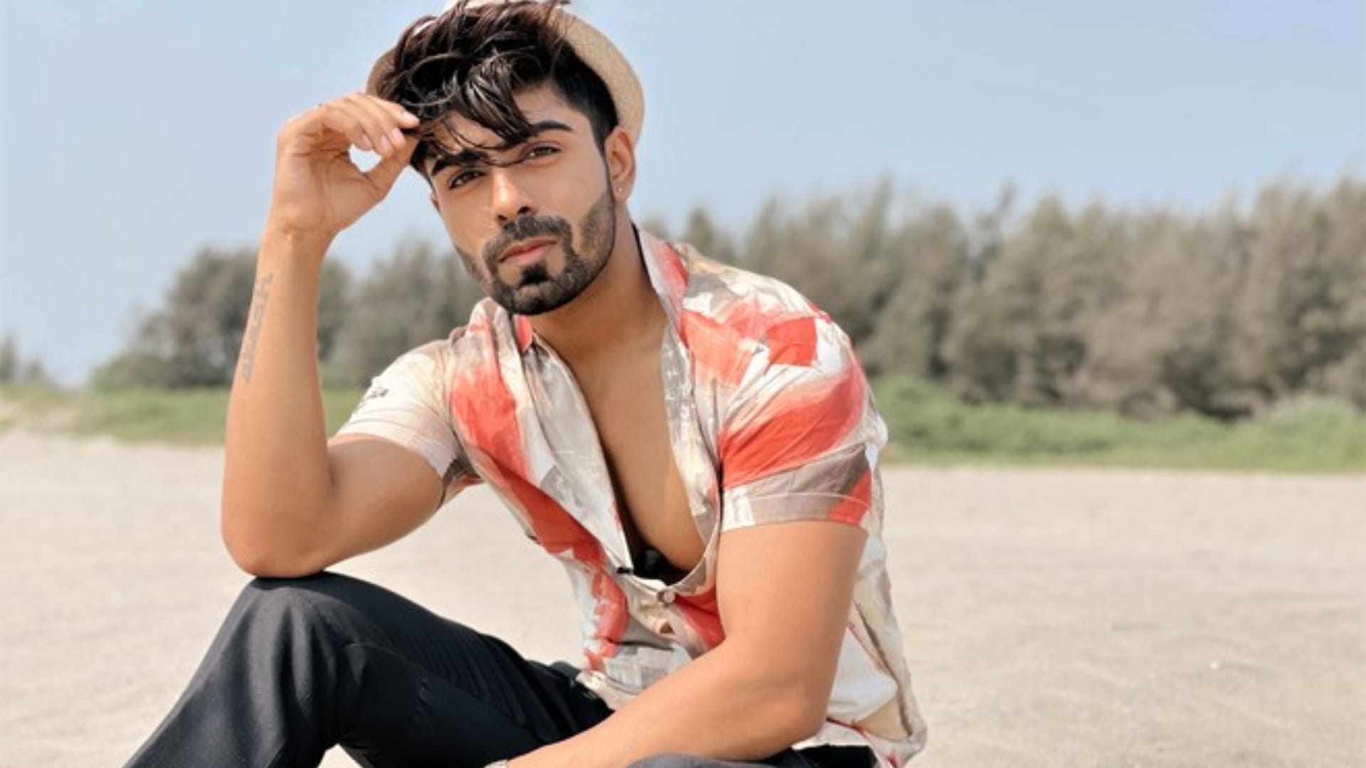Akash Choudhary Splitsvilla 10 Fame actor Meets With Accident In Navi Mumbai see photos of Damaged Car